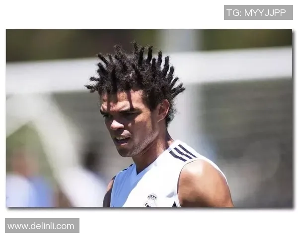 年轻足球明星的发型潮流解析与风格演变探讨